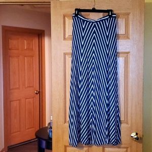Max Studio Blue & White Chevron Striped Maxi Skirt Size M